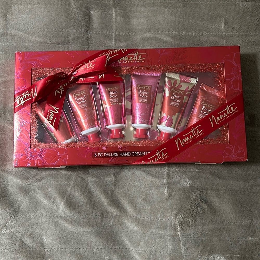 nanette lepore 6 pc Deluxe Hand Cream Collection Gift Pack for Her